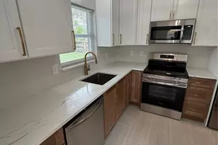 3135 Alta Vista St, Sarasota, FL 34237 - Photo 9