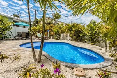 5701 Holmes Boulevard #B, Holmes Beach, FL 34217 - Photo 3