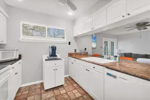 4371 Sandner Dr, Sarasota, FL 34243 - Photo 11