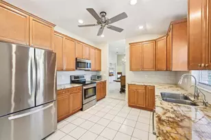 3829 Alamanda Dr, Sarasota, FL 34238 - Photo 9