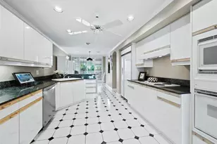 370 Gulf of Mexico Dr, Longboat Key, FL 34228 - Photo 21