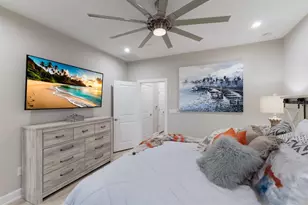 5565 Cannes Cir, Sarasota, FL 34231 - Photo 23