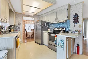 6710 36th Ave E, Palmetto, FL 34221 - Photo 9