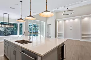 482 E Royal Flamingo Dr, Sarasota, FL 34236 - Photo 15