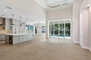 482 E Royal Flamingo Dr, Sarasota, FL 34236 - Photo 3