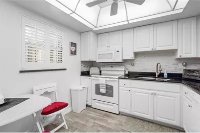 1540 Glen Oaks Drive E #B134, Sarasota, FL 34232 - Photo 5