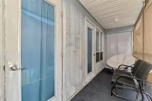 255 Fenwick Dr, Venice, FL 34285 - Photo 23