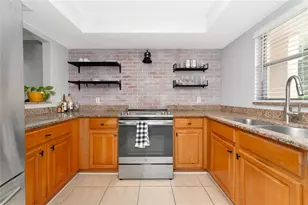 966 La Costa Cir, Sarasota, FL 34237 - Photo 9