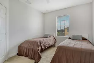 1400 Burgos Dr, Sarasota, FL 34238 - Photo 21