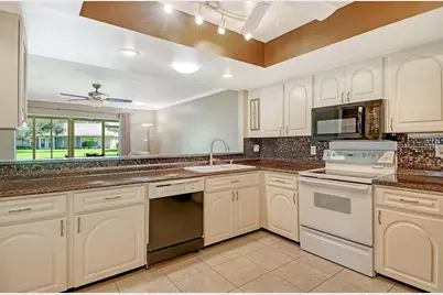 5609 Evergreen Drive #28, Sarasota, FL 34233 - Photo 21