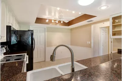 5609 Evergreen Drive #28, Sarasota, FL 34233 - Photo 19