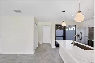 1558 4th St, Sarasota, FL 34236 - Photo 7