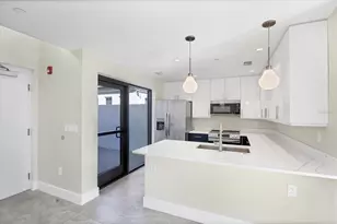 1558 4th St, Sarasota, FL 34236 - Photo 3