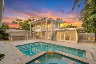 860 Snell Isle Blvd NE, Saint Petersburg, FL 33704 - Photo 1
