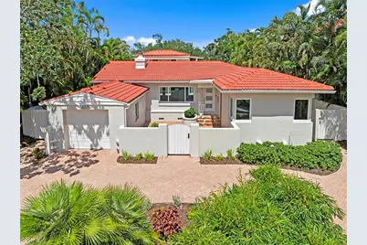 860 Snell Isle Boulevard NE, Saint Petersburg, FL 33704 - Photo 1