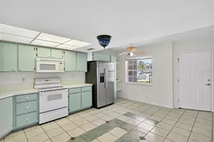 11644 SW Egret Cir, Lake Suzy, FL 34269 - Photo 7