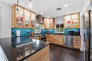 418 Edwards Dr, Sarasota, FL 34243 - Photo 7