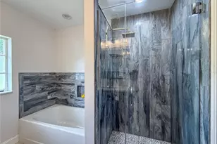 418 Edwards Dr, Sarasota, FL 34243 - Photo 17