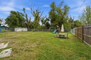 418 Edwards Dr, Sarasota, FL 34243 - Photo 37