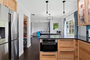 418 Edwards Dr, Sarasota, FL 34243 - Photo 11