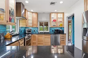 418 Edwards Dr, Sarasota, FL 34243 - Photo 5