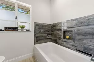 418 Edwards Dr, Sarasota, FL 34243 - Photo 25