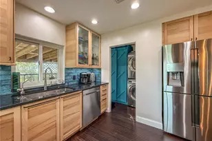 418 Edwards Dr, Sarasota, FL 34243 - Photo 11