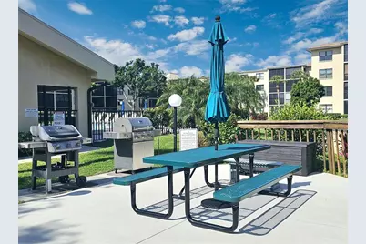 390 301 Boulevard W #5B, Bradenton, FL 34205 - Photo 15