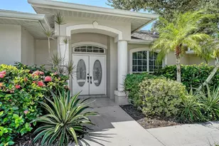 4010 Green Tree Ave, Sarasota, FL 34233 - Photo 3