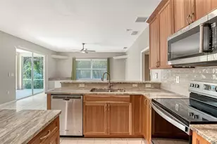 4010 Green Tree Ave, Sarasota, FL 34233 - Photo 17