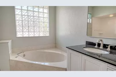 4010 Green Tree Avenue, Sarasota, FL 34233 - Photo 23