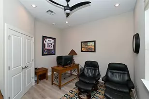5560 Cannes Cir, Sarasota, FL 34231 - Photo 17
