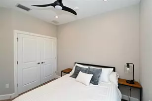 5560 Cannes Cir, Sarasota, FL 34231 - Photo 35