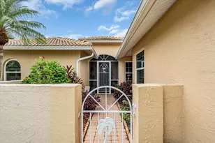 235 Auburn Woods Cir, Venice, FL 34292 - Photo 3