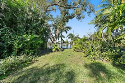 1643 S Lakeshore Drive, Sarasota, FL 34231 - Photo 11