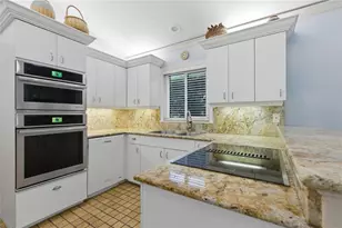 8009 Bobcat Cir, Sarasota, FL 34238 - Photo 11