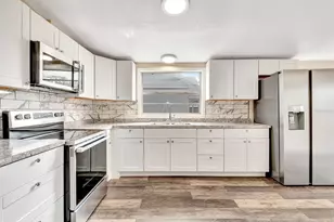 806 3rd Ave W, Palmetto, FL 34221 - Photo 13