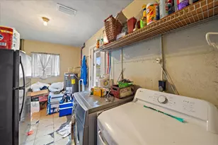 2340 Valencia Dr, Sarasota, FL 34239 - Photo 15