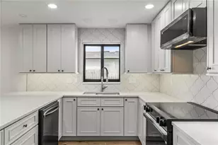 3819 Shore Acres Blvd NE, Saint Petersburg, FL 33703 - Photo 3