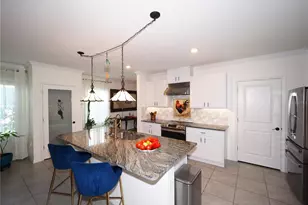 3291 Hilltop Cir, Lakewood Ranch, FL 34211 - Photo 5