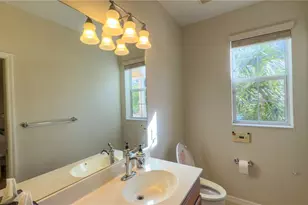 3756 82nd Ave Cir E, Sarasota, FL 34243 - Photo 17