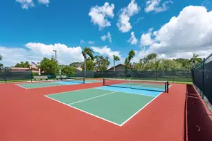 4033 Wilshire Cir E, Sarasota, FL 34238 - Photo 49