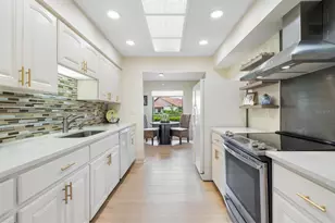 4033 Wilshire Cir E, Sarasota, FL 34238 - Photo 15