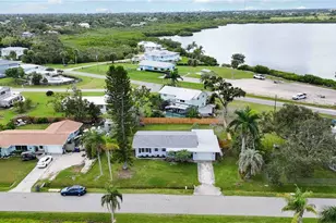 723 45th St Ct W, Palmetto, FL 34221 - Photo 37