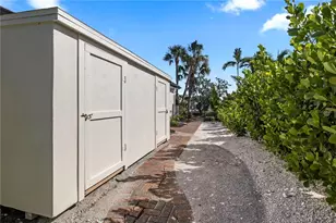 624 Dundee Ln, Holmes Beach, FL 34217 - Photo 59