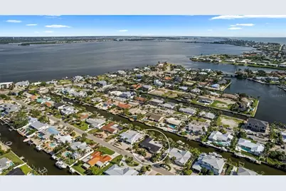 624 Dundee Lane, Holmes Beach, FL 34217 - Photo 65