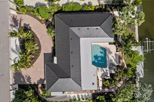 624 Dundee Ln, Holmes Beach, FL 34217 - Photo 3