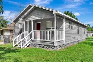 304 21st St W, Palmetto, FL 34221 - Photo 3