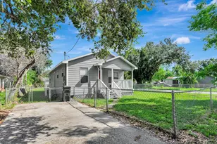 304 21st St W, Palmetto, FL 34221 - Photo 5