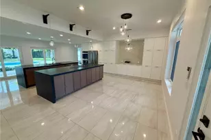 1359 Harbor Dr, Sarasota, FL 34239 - Photo 9